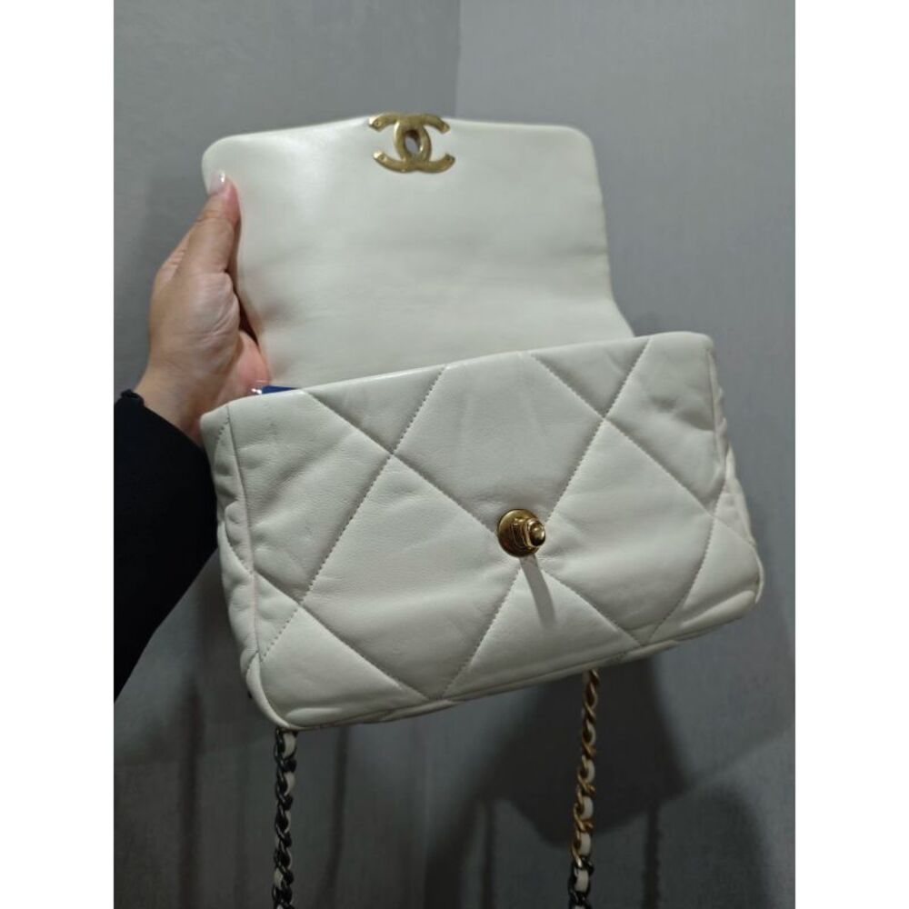 Chanel Women Pre-Loved Bag Very Good Condition - Picture 7 of 7